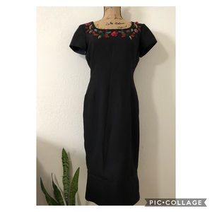 Fitted black dress! 🌹